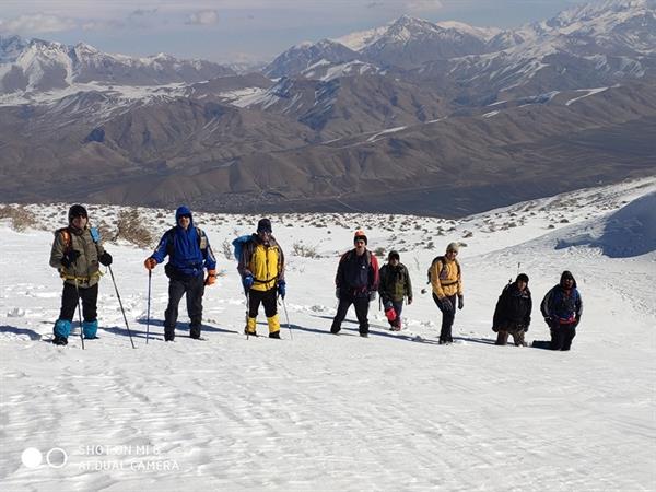 پیمایش 12 کیلومتری جنوب به شمال مسیرکوه هُجر توسط گروه کوهنوردان دانشگاه علوم پزشکی کرمانشاه