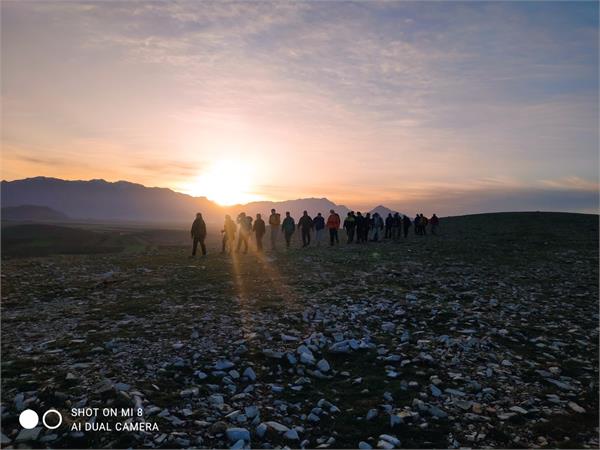آخرین برنامه گروه کوهنوردی دانشگاه علوم پزشکی کرمانشاه در قرن چهارده  با اجرای گل گشت منطقه ویس قرنی رقم زده شد.