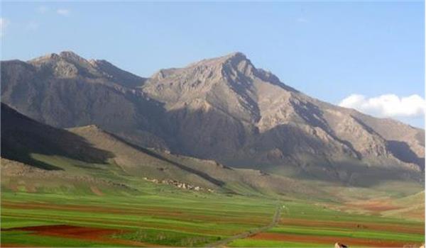 صعود کوهنوردان دانشگاه علوم پزشکی کرمانشاه به قله نمازگاه کوه امروله