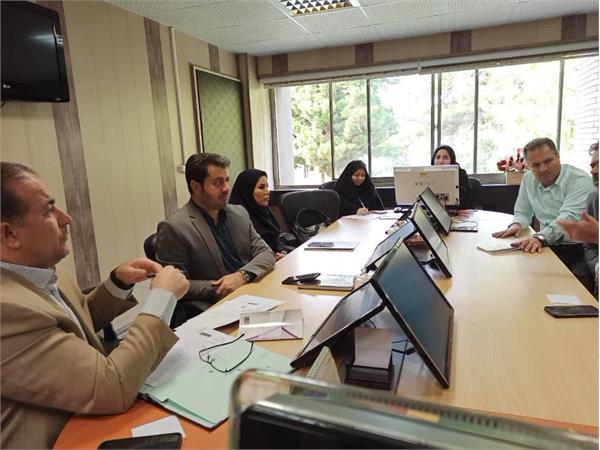 جلسه هماهنگی خرید ۲۰ دستگاه آمبولانس برای تقویت ناوگان اورژانس کرمانشاه برگزار شد