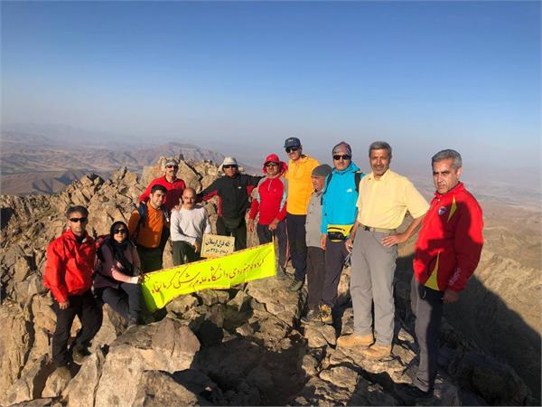 صعود قله های قزل ارسلان و دائم برف در دستور کار کوهنوردان دانشگاه علوم پزشکی کرمانشاه قرار گرفت.